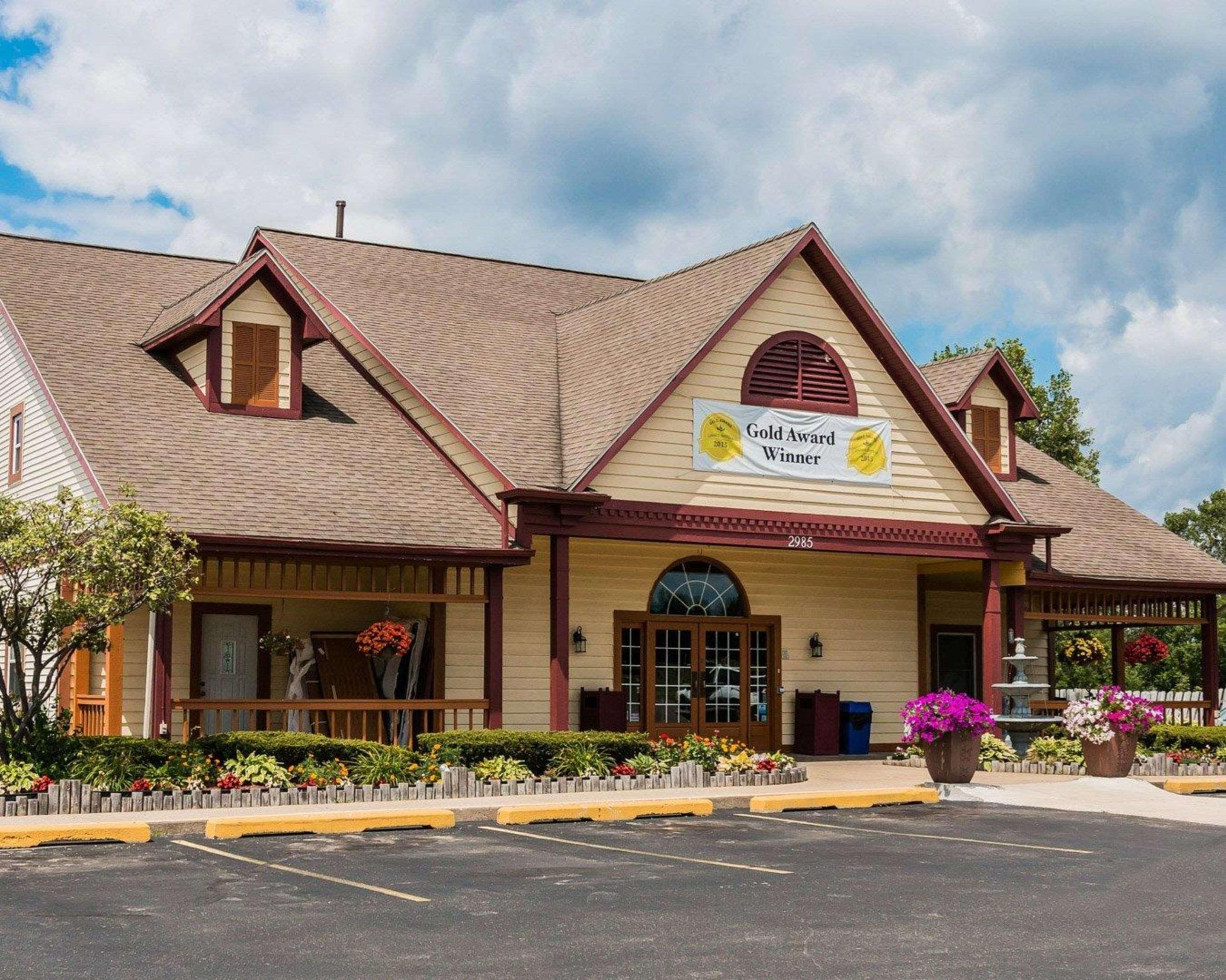 Econo Lodge & Suites Cascade Exterior photo